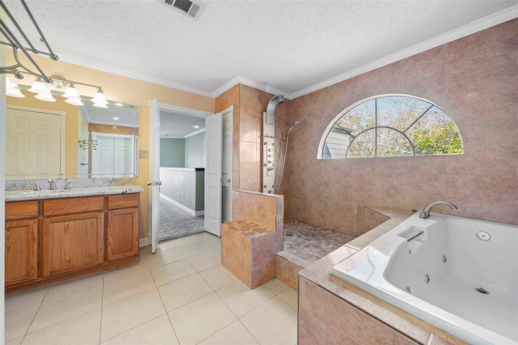 3rd floor - primary bathroom