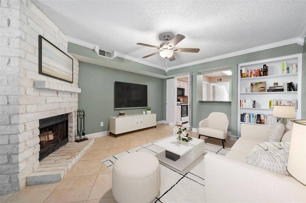 VIRTUALLY STAGED - 1st floor - living room