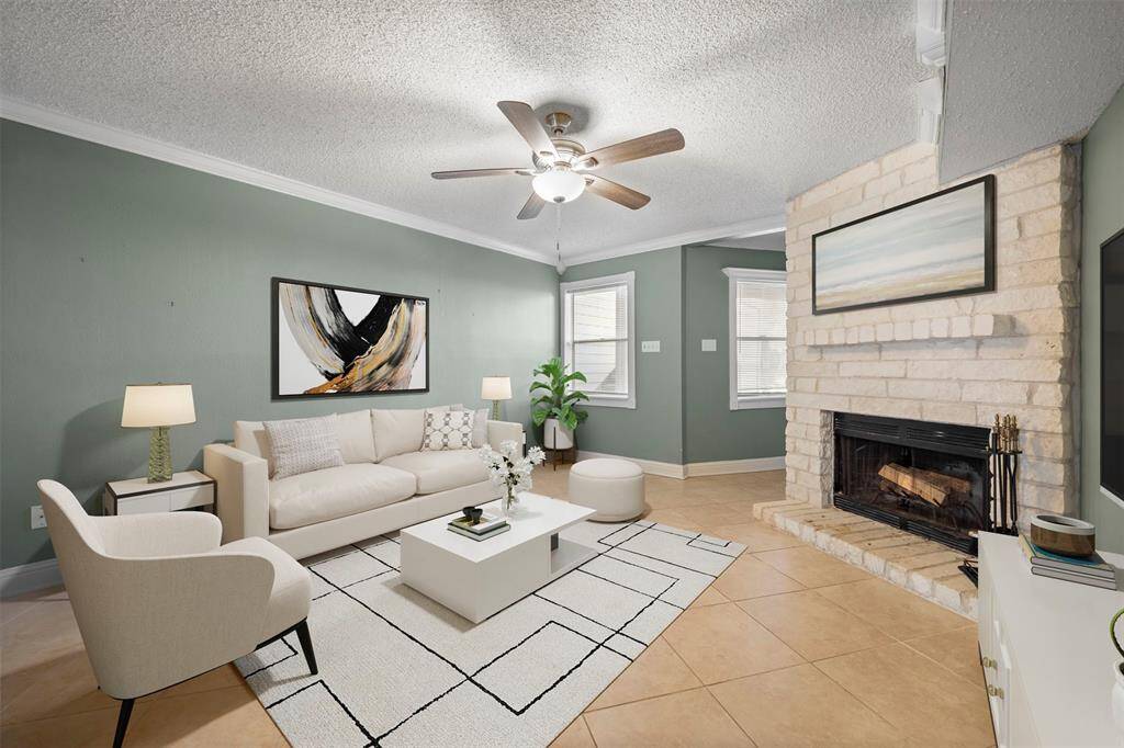 VIRTUALLY STAGED - 1st floor - living room