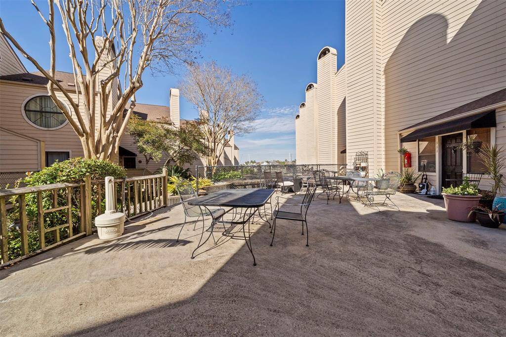 Access to patio overlooking ourtyard/amenities