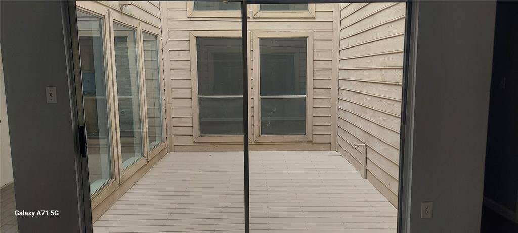 Atrium (With Deck)