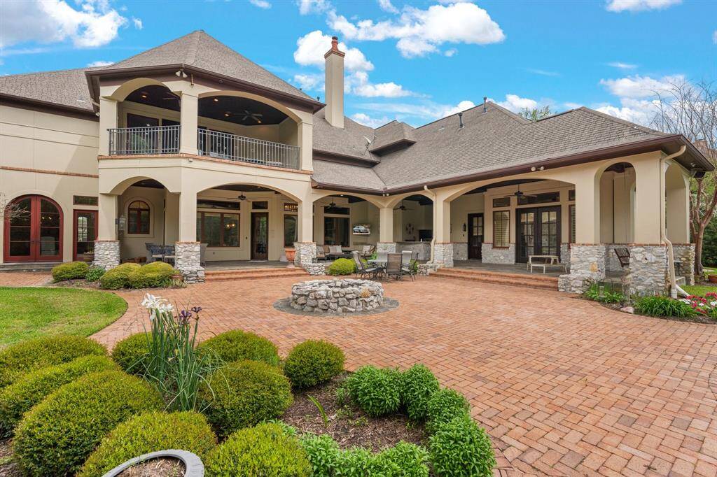 Bring up some chairs and enjoy the firepit with family and friends