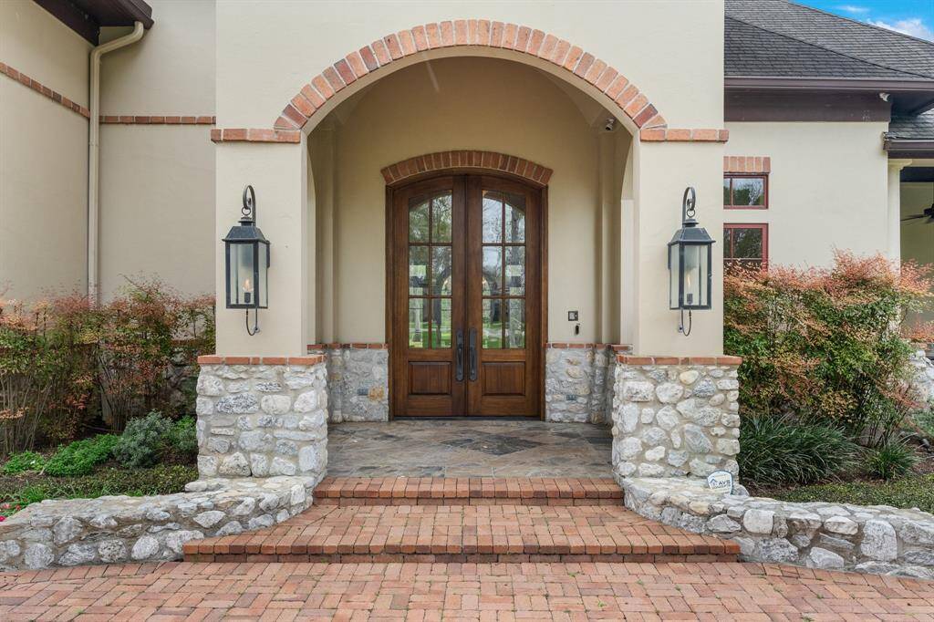 This entrance is not merely a gateway; it's an invitation to immerse oneself in a sanctuary of exquisite design and unparalleled comfort.