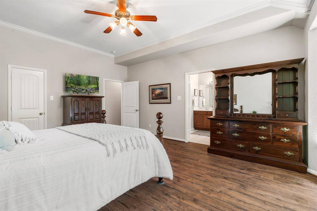 Primary bedroom down