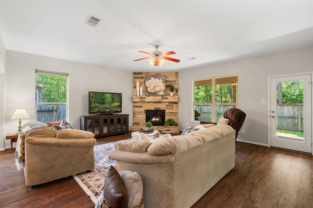 Spacious living room