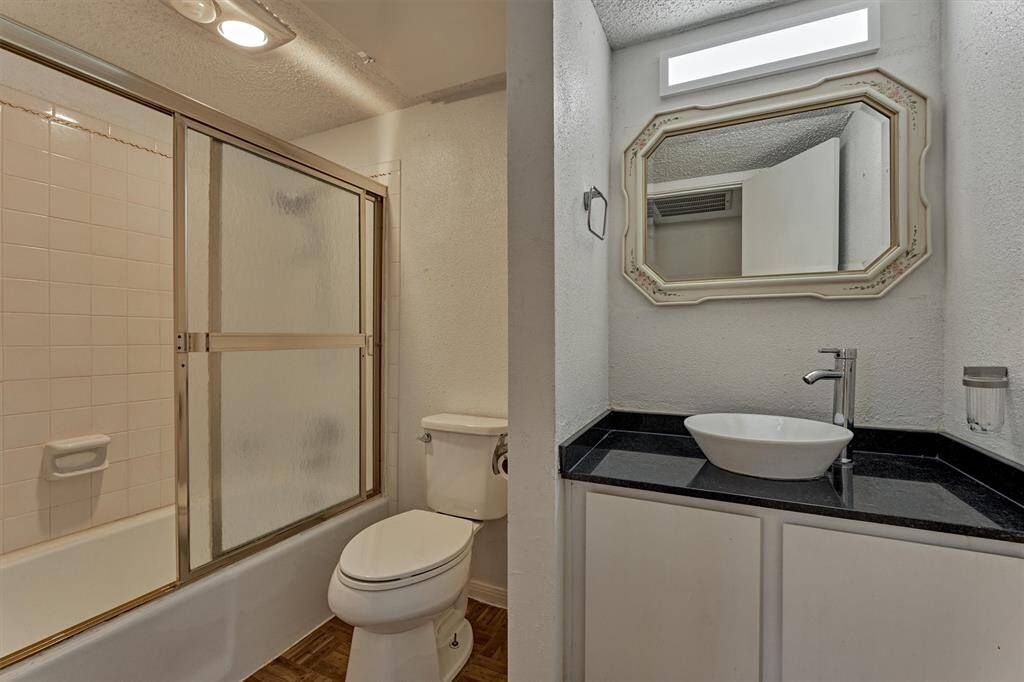 This bathroom services the guest bedroom.