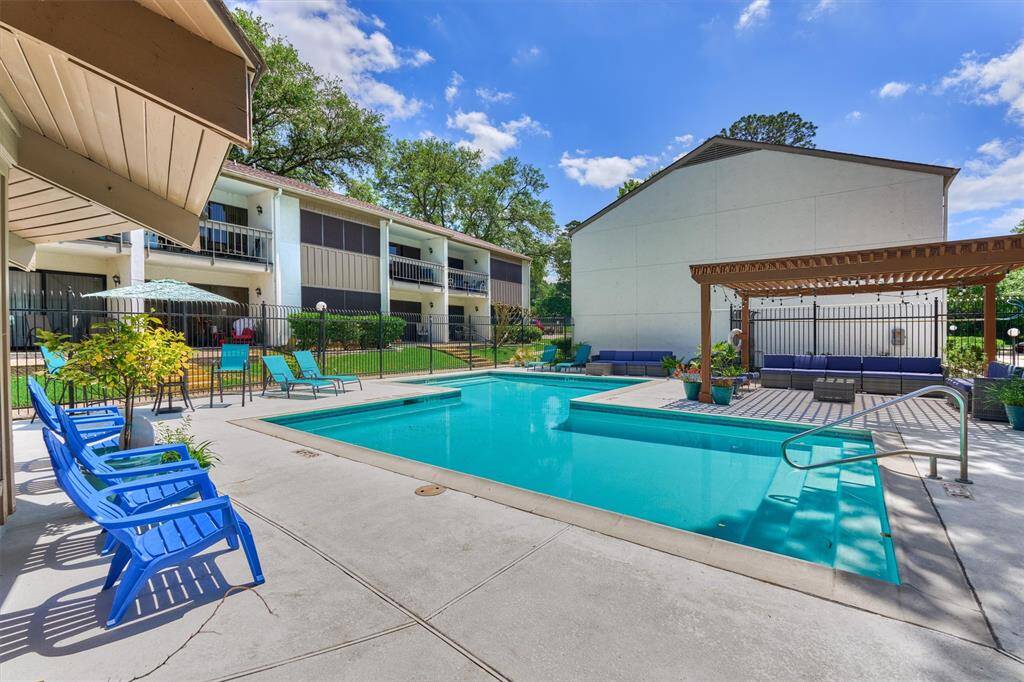 Here is a closer look of the pool.