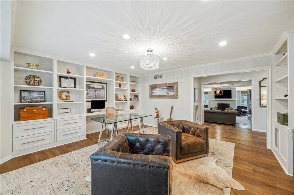 Large study, second living area or flex space with hardwoods, built-ins and large bay window bringing in lots of natural light