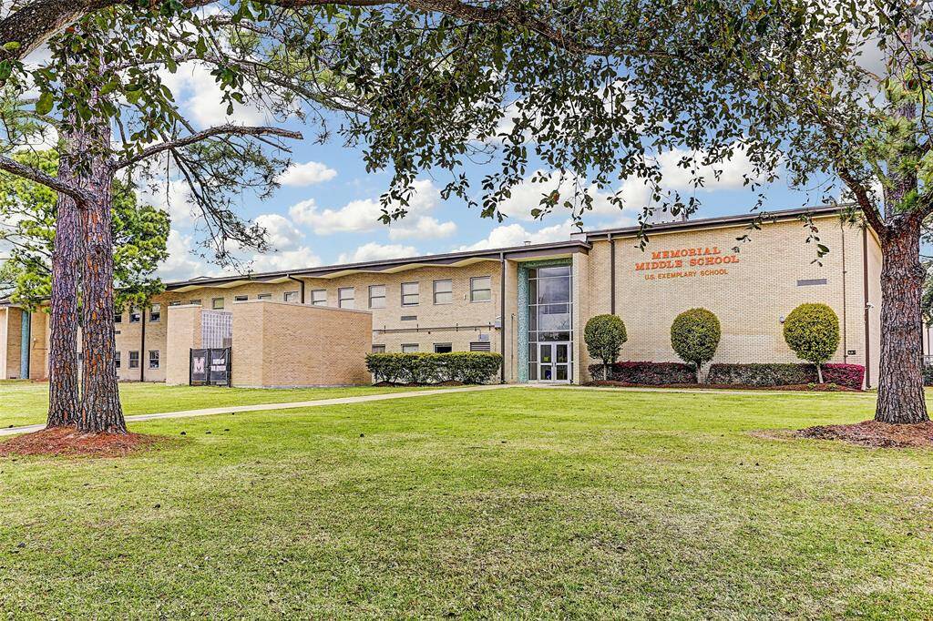 Zoned to highly sought after Memorial Middle School