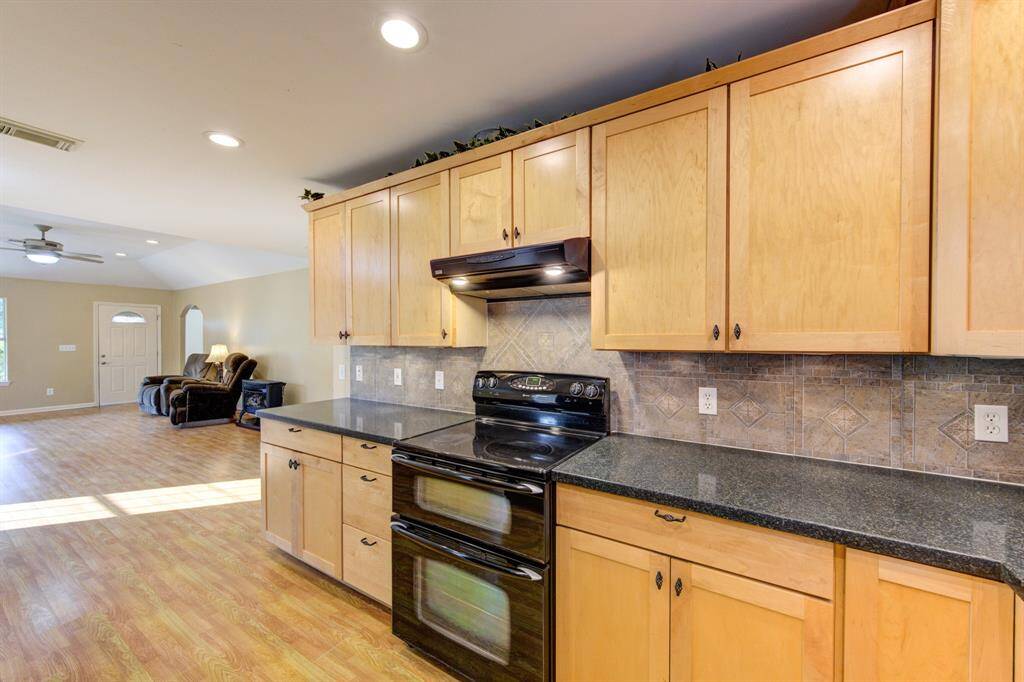 Kitchen; under cabinet lighting