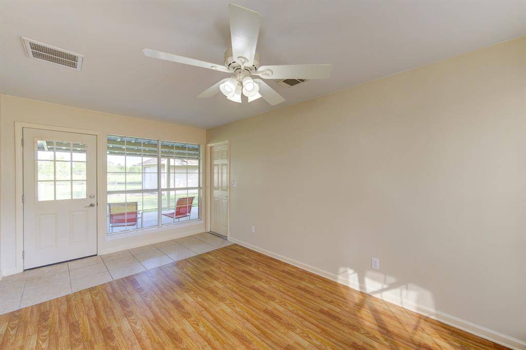 AC Vents/Return in every room - even this one!