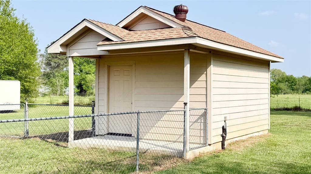 12x16 Workshop, Covered Porch w/Light, Electricity & Roof Vent