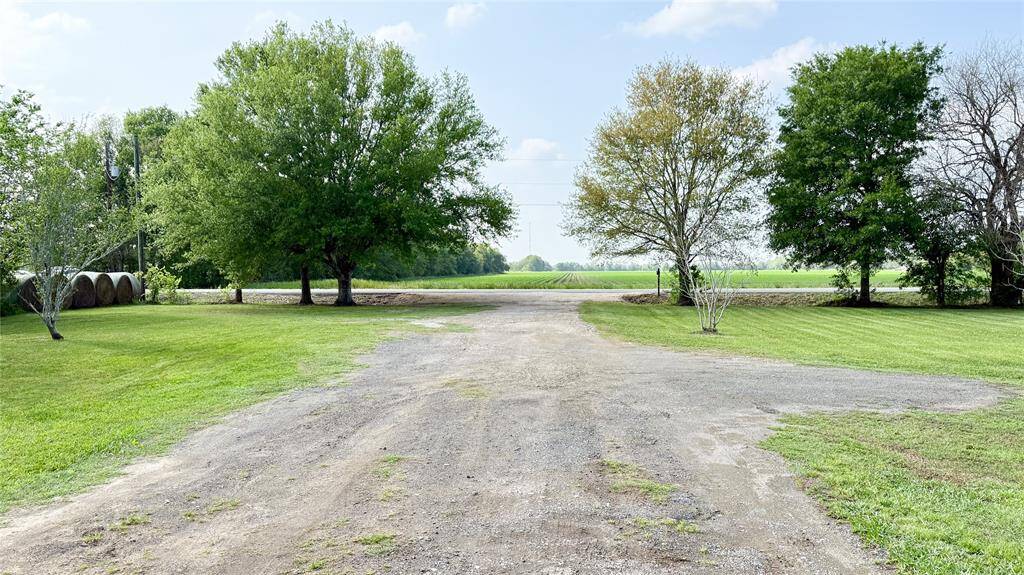 Extra Wide Driveway, 40' Entrance; great for Farm Equipment & Big Rigs