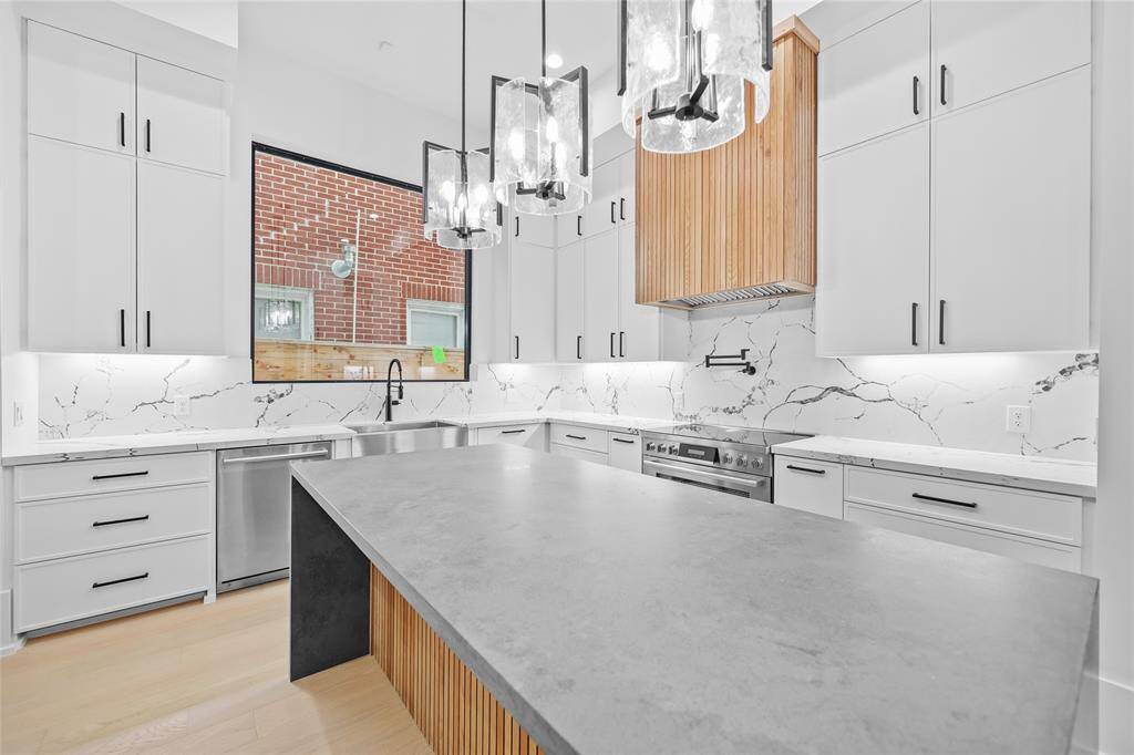Custom cabinets, oversized islands, stainless steel appliances, BOSCH DUAL FUEL range. *Photo shown is of the model home. Finishes and selections may vary.