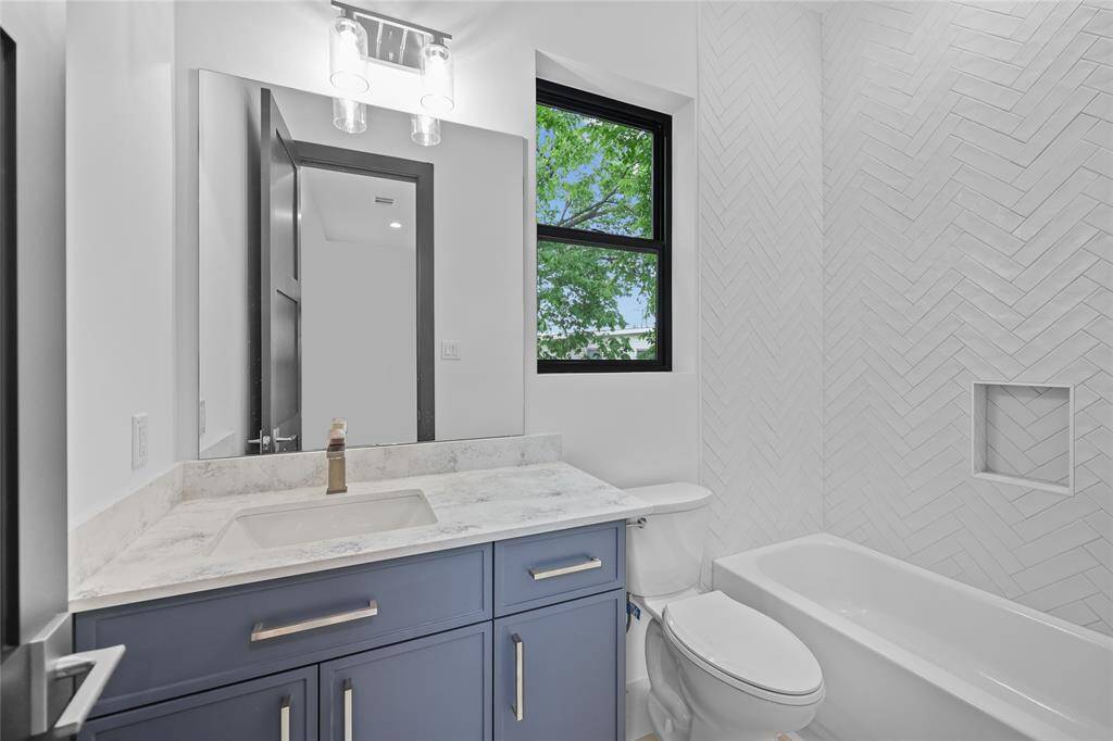 *Photo shown is of the model home. Finishes and selections may vary.