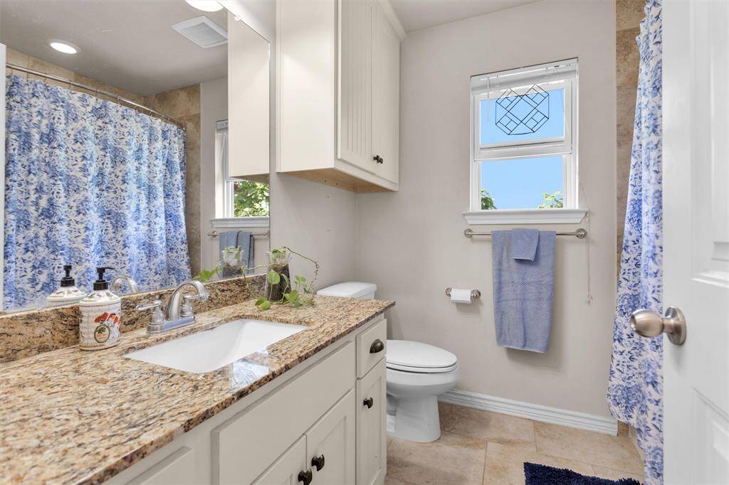Guest full bath with combo tub and shower.