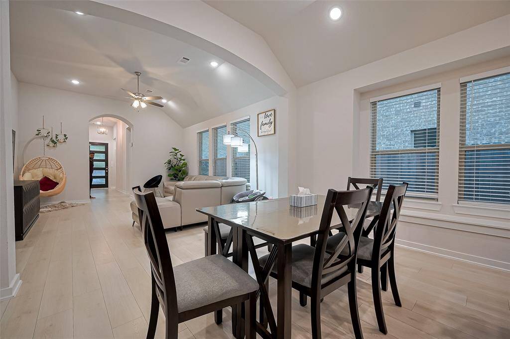 Kitchen / Dining Combo