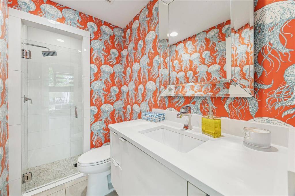 Full downstairs bathroom.