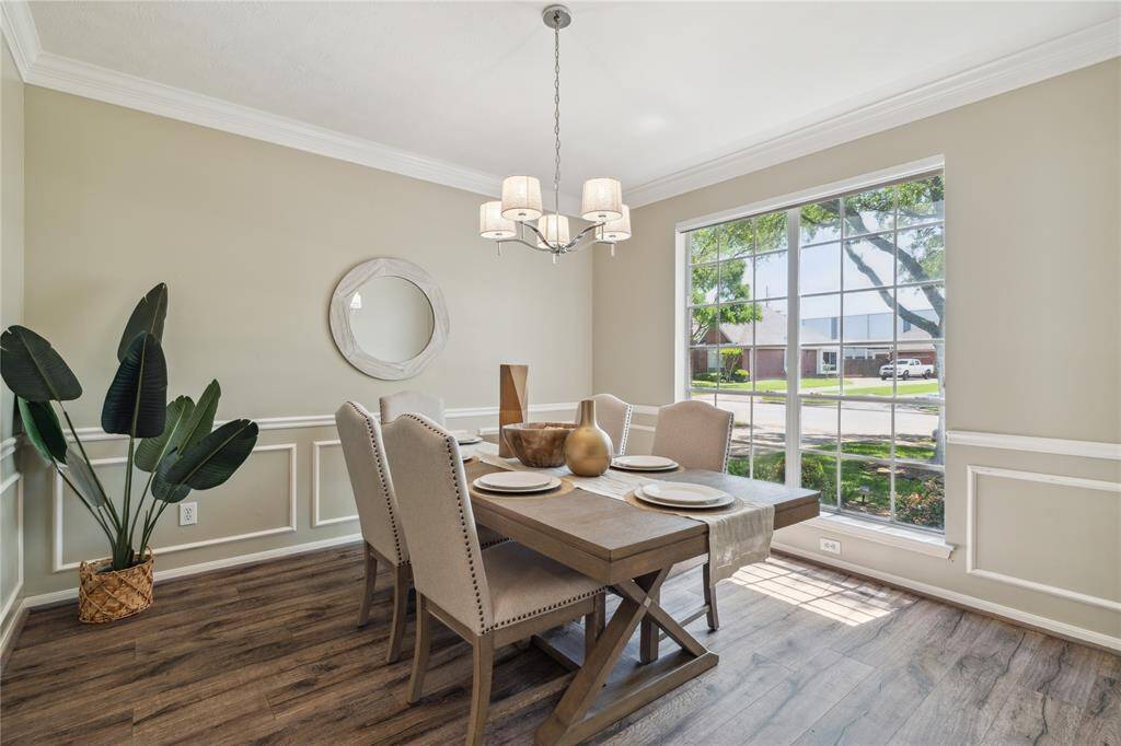 Host unforgettable dinners in this light-filled formal dining room featuring elegant wainscoting, crown molding, and wide picture windows with serene views of the front yard. It’s spacious, sophisticated, and just waiting for holiday gatherings or cozy weekday meals.