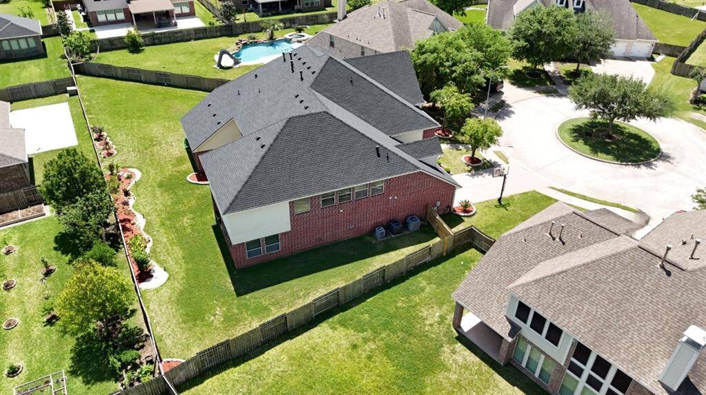 Arial view of home showcasing large backyard.
