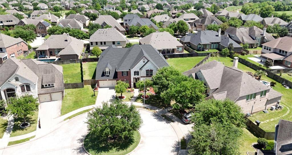 Discover serene living in this charming cul-de-sac, offering privacy and a welcoming neighborhood ambiance.