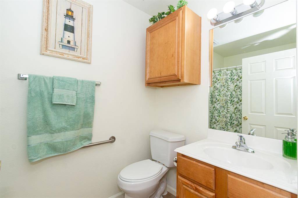 Hallway Full Bathroom