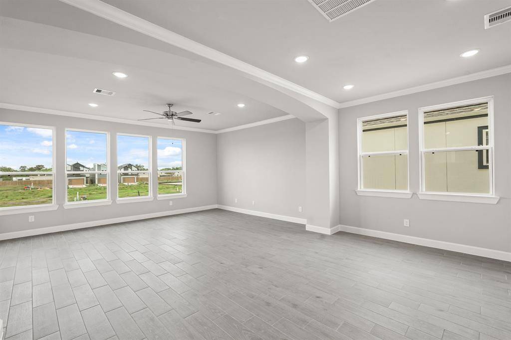 Impressive great room (*Photo not of actual home and used for illustration purposes only.)