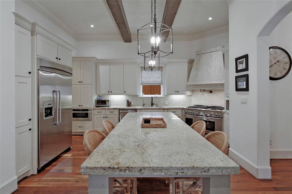 View of kitchen :6.