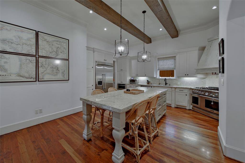 View of kitchen :7.