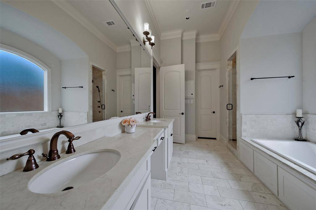 View of primary bathroom :2.