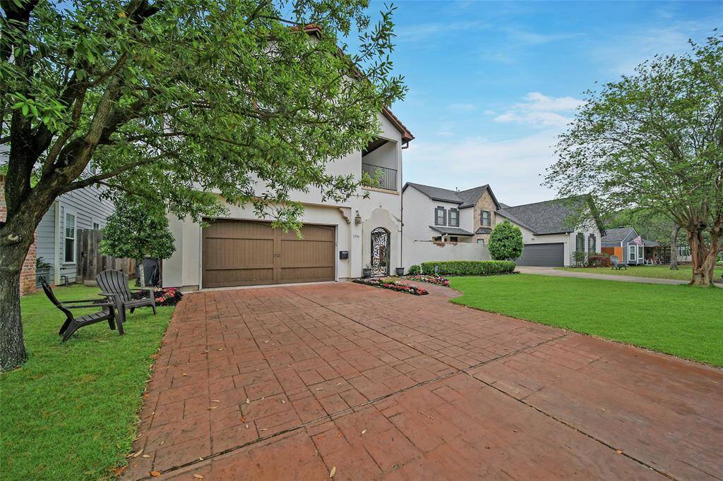 For lease in Oak Forest.