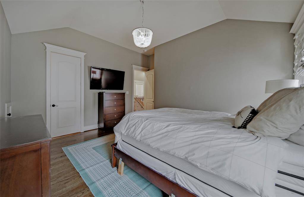 View of secondary bedroom  #2 :2.