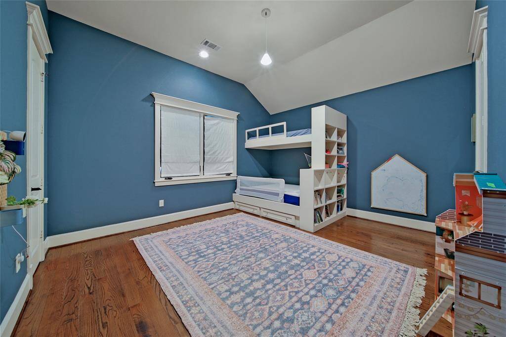 View of secondary bedroom #3 :3.
