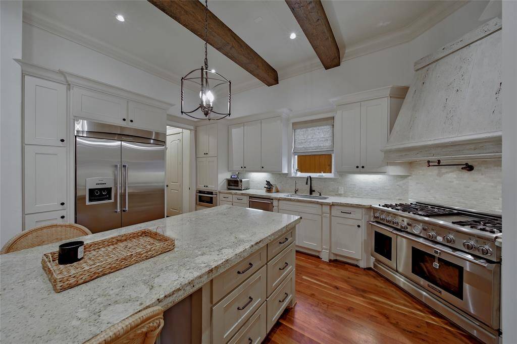 View of kitchen :3.
