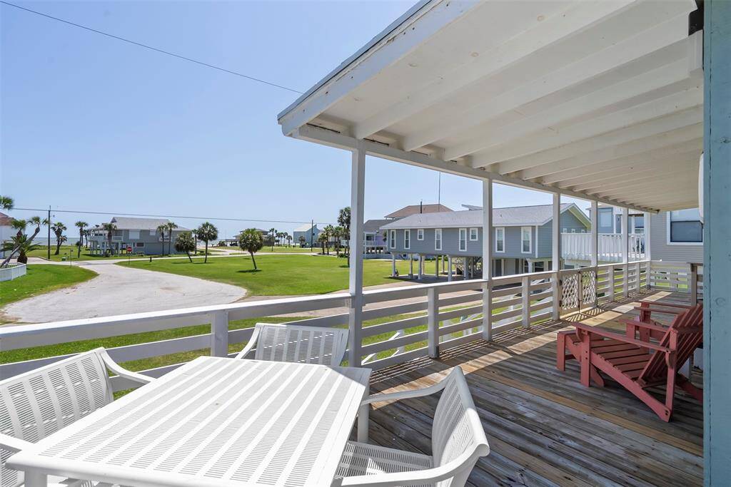 Partially covered deck facing Gulf