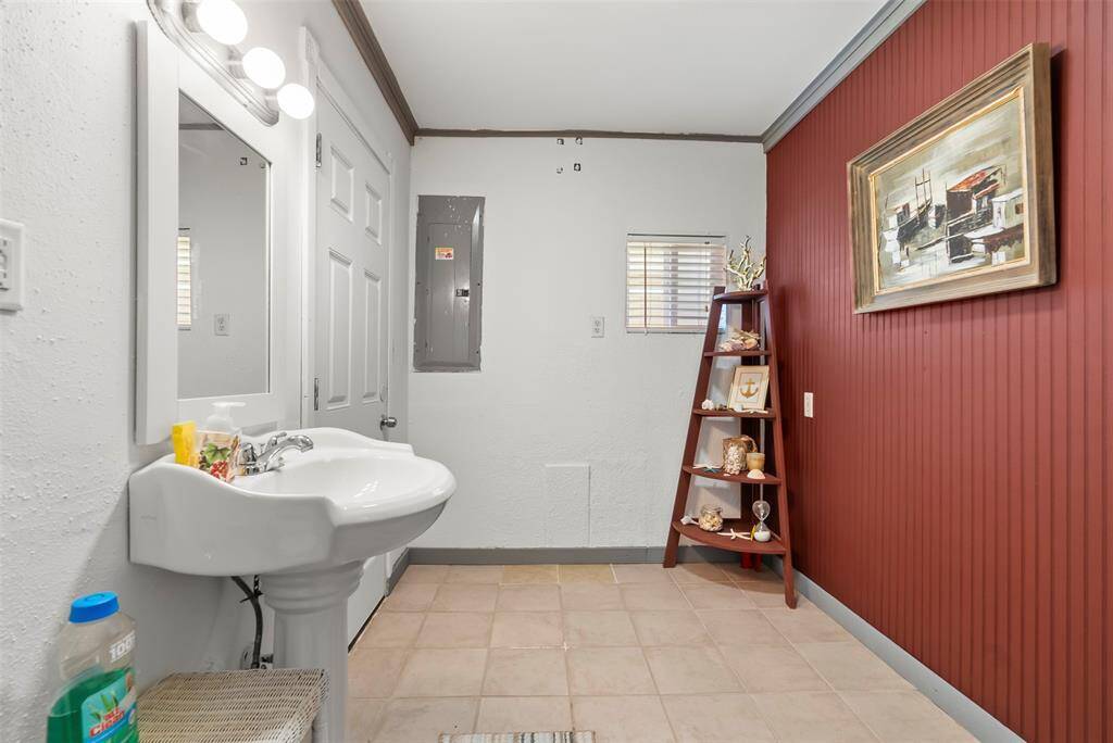 Extra downstairs room