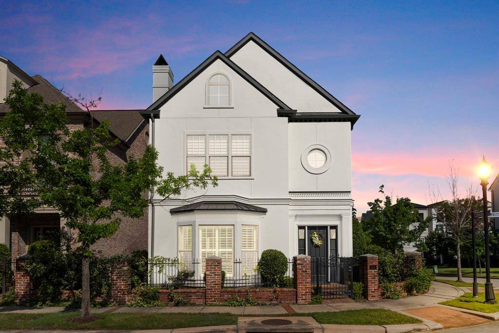 Exceptional corner lot in East Shore with direct views of Ellipse Park and just steps from the clubhouse. Features a NEW roof, high-efficiency HVAC, and a tankless water heater—updated in 2022.