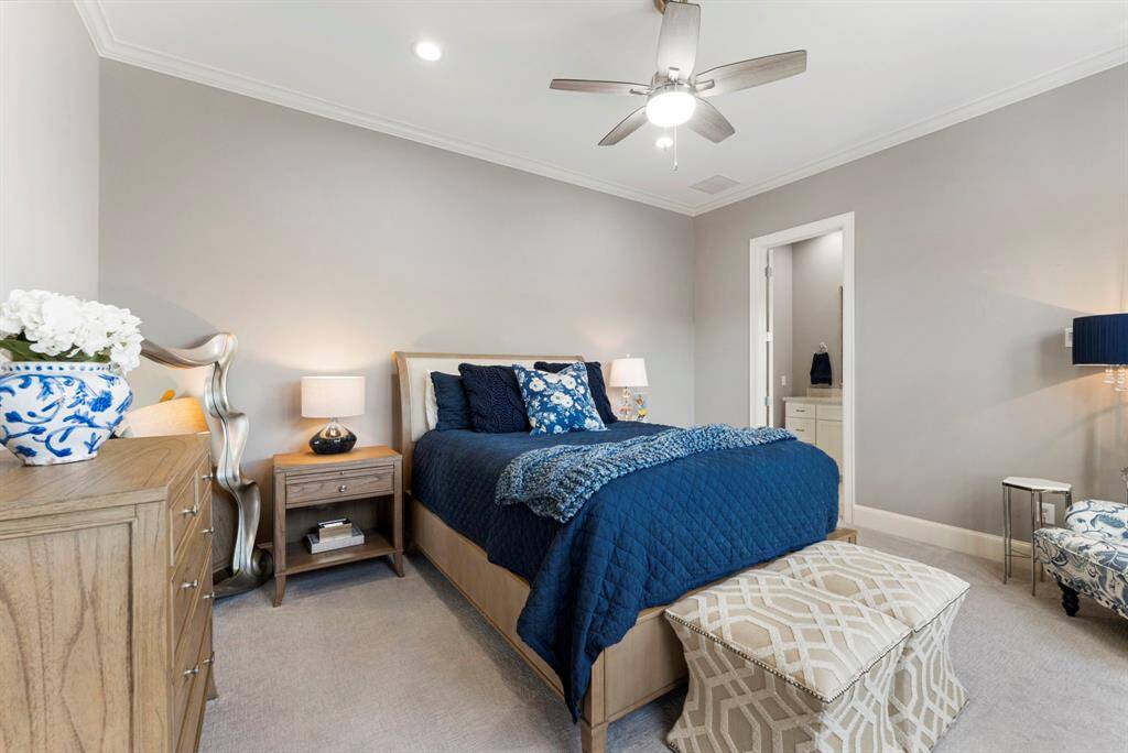 Another spacious secondary guest suite with its own en-suite bathroom.