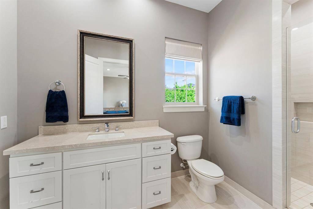 En-suite bathroom with a tiled walk-in shower and a walk-in closet.