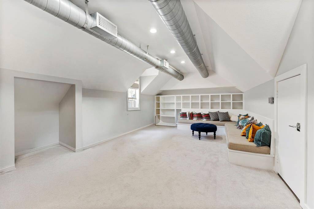 Versatile third floor with a flex space to the right—ideal for a bedroom, game room, playroom, study, or extra storage. Includes a full bathroom for added convenience.
