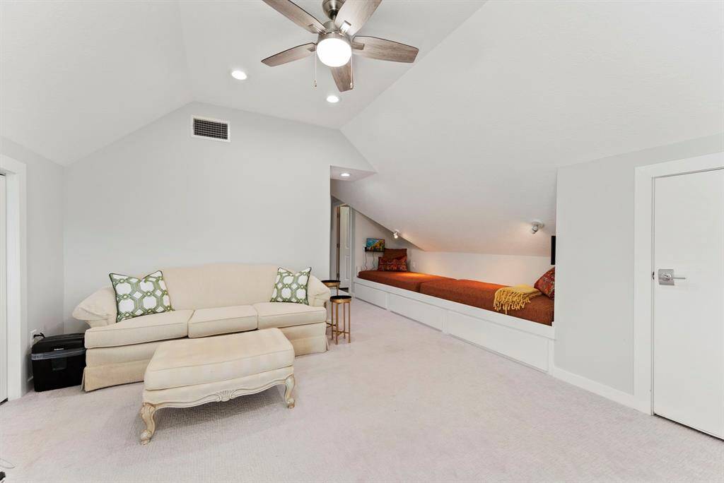Currently used as an office, this space is easily adaptable to suit your needs.