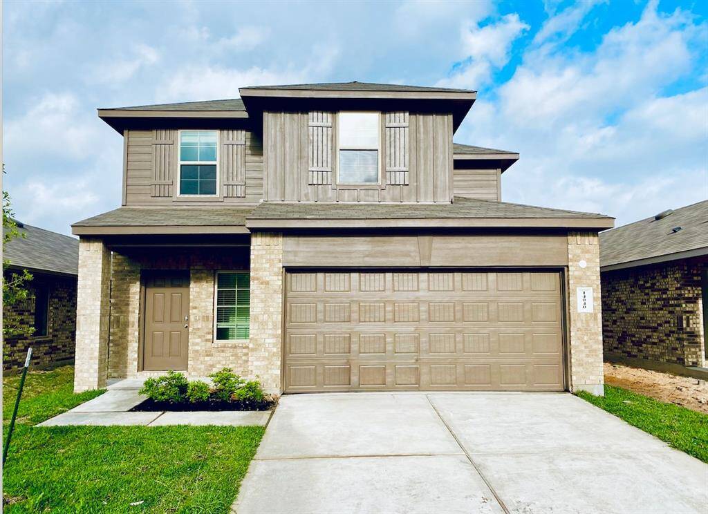 Beautiful 4 bedrooms-2 1/2 bathrooms home!