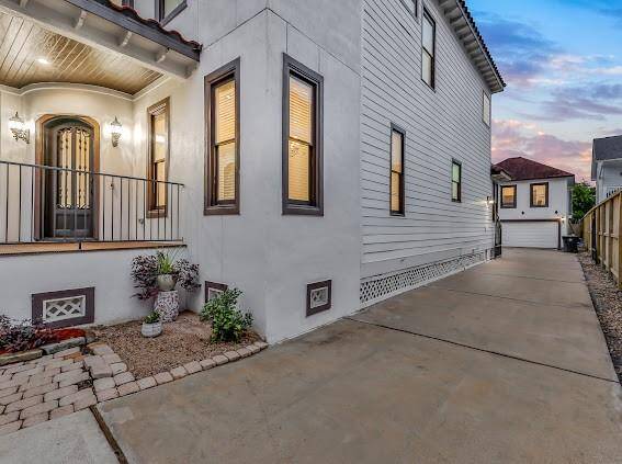Side view of home and driveway