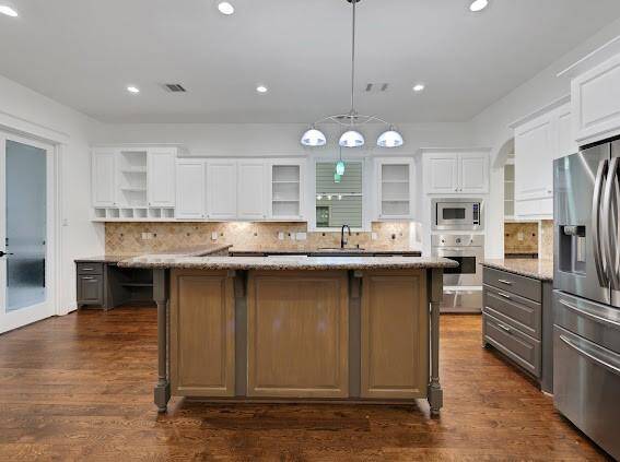 Gourmet kitchen