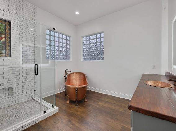 Copper tub in primary bath