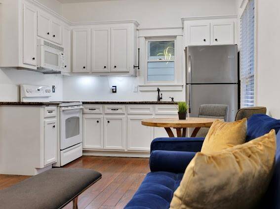 Garage apt