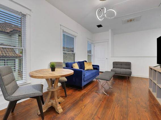 Garage apt