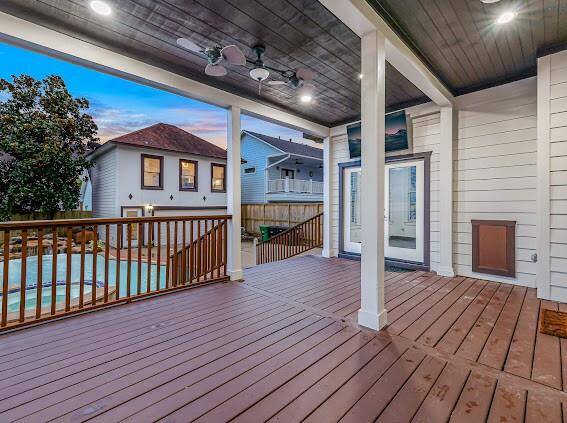 Large lower deck