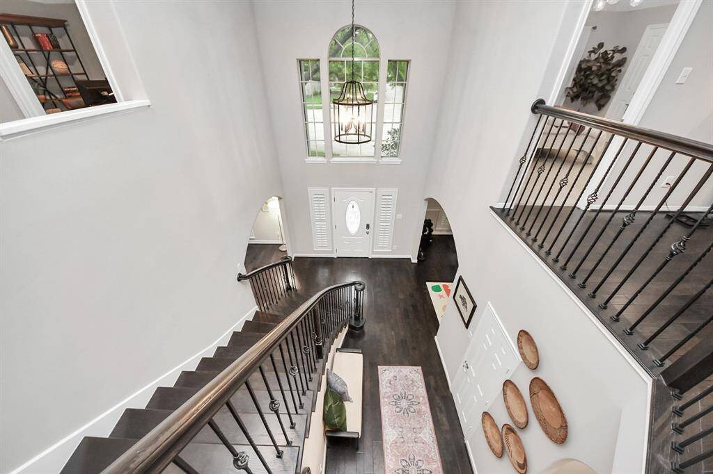 As we migrate to the upstairs landing, you can see the finished aspect of the stairs, the railing, rod iron and balusters installed throughout the upstairs balcony area.