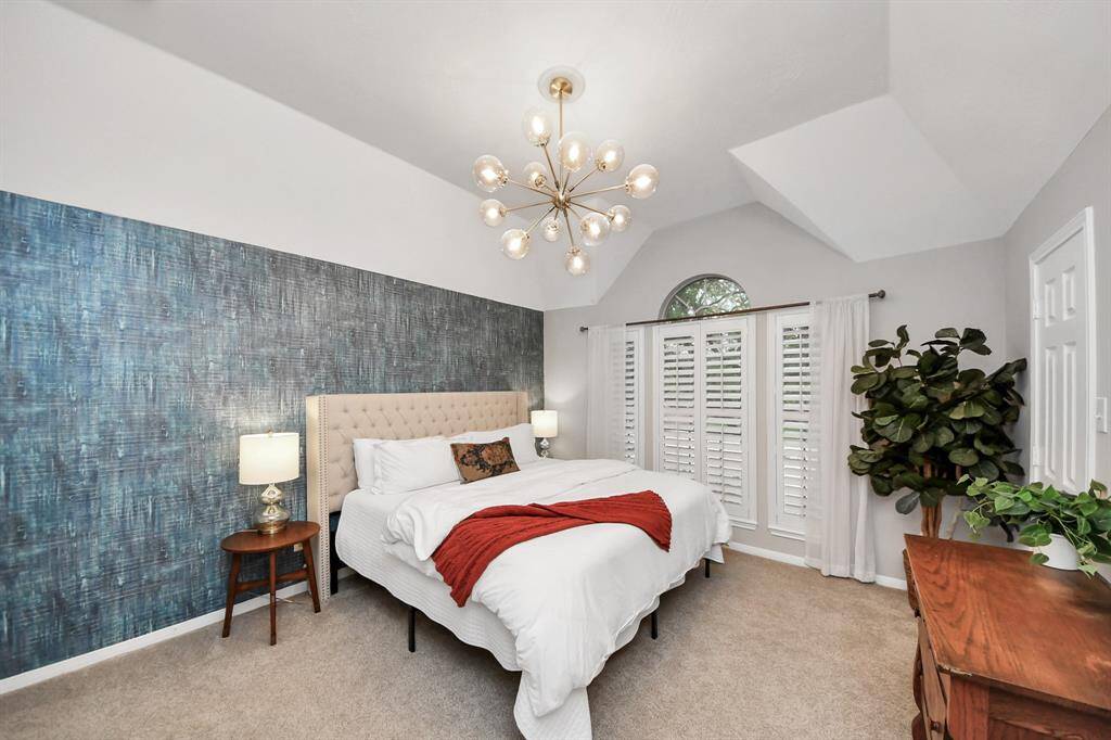 This suite also comes with a walk-in closet, isn't that nice!